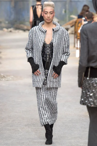 Look 17